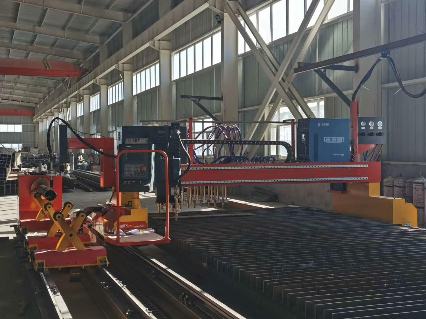 1599147896796586.jpg 龍門式板管一體數(shù)控切割機.jpg